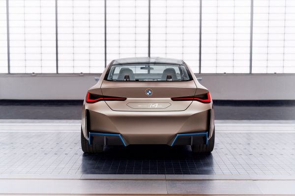 BMW 新型コンセプトi4