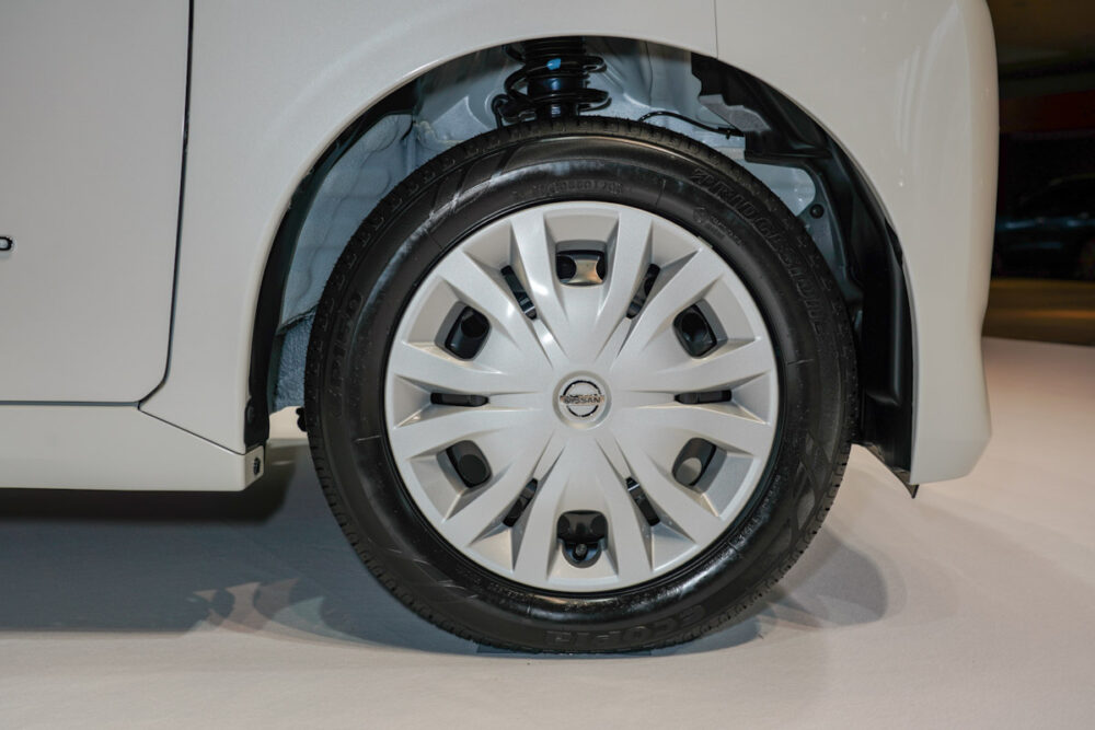 新型日産ルークス スタンダードモデルのホイール