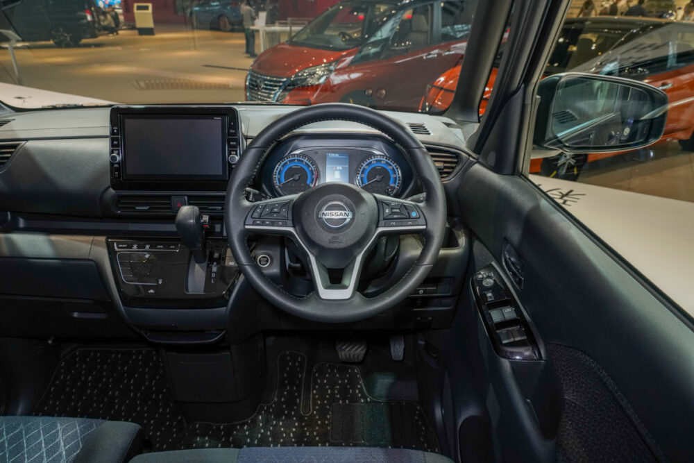 新型日産ルークス ハイウェイスター の運転席側インパネ