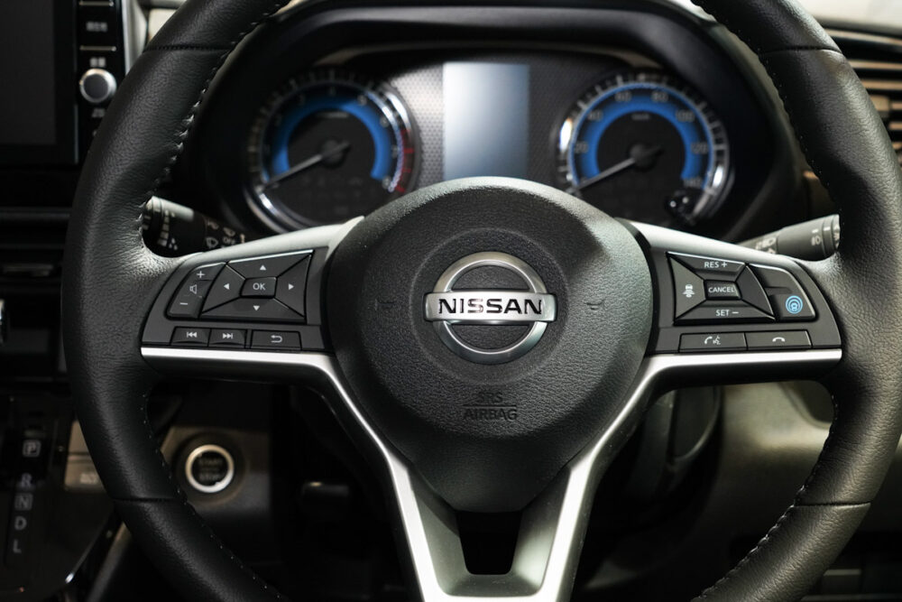 新型日産ルークス ハイウェイスターのハンドル