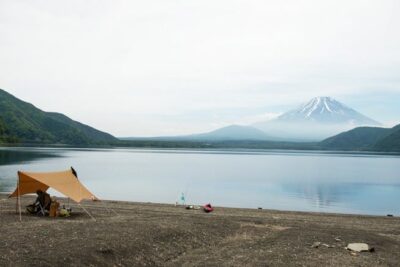 【浩庵キャンプ場総合情報】本栖湖の湖畔に位置するキャンプ場!周辺の観光スポットも紹介
