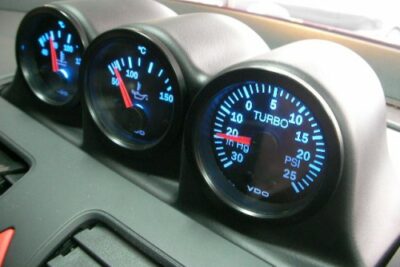 車の追加メーターには何がある?必要順や取り付け方法、おすすめ商品など
