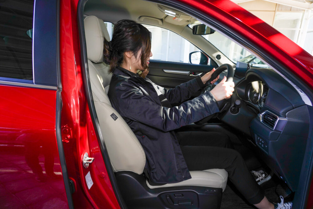 ドライビングポジション シートやハンドルの正しい調整方法 マツダの女性開発者がベスポジ指南 Moby モビー