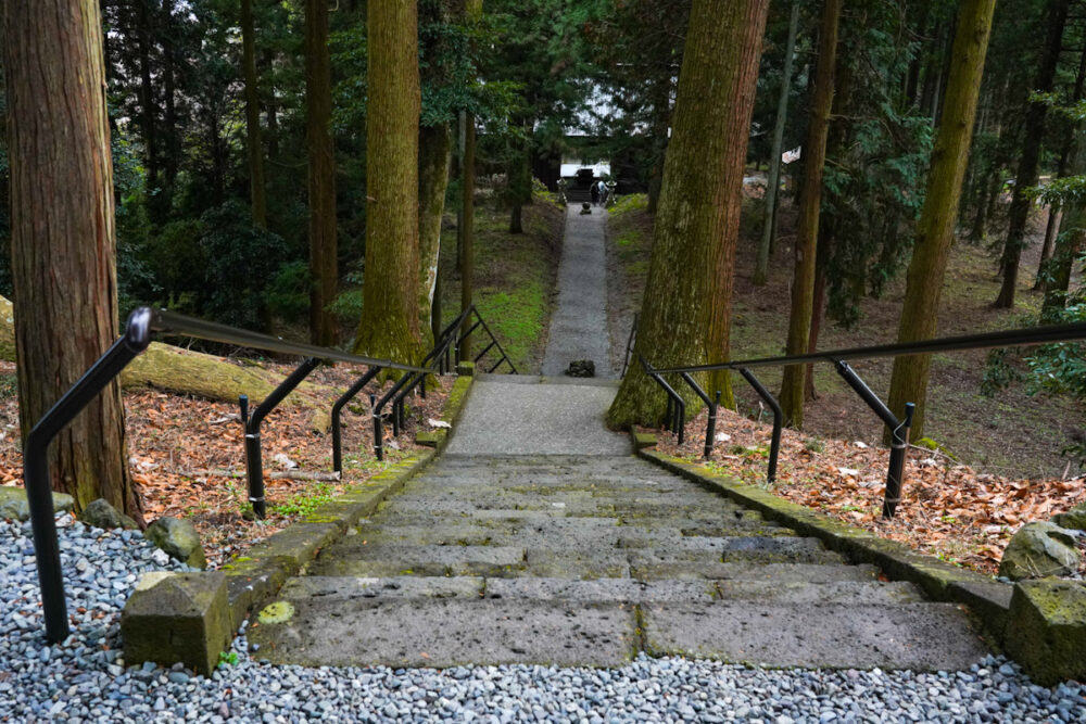山宮浅間神社の奥の石段を登って振り返って撮影