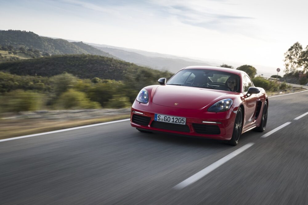 新型ポルシェ 718 ケイマンT