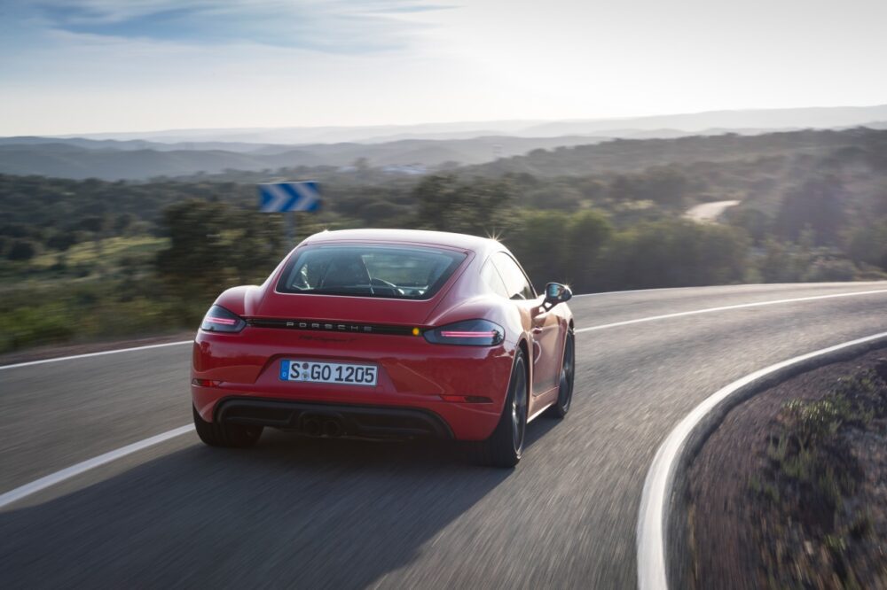 新型ポルシェ 718 ケイマンT