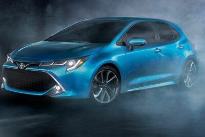 トヨタ新型カローラスポーツ販売好調でMTも追加!価格やスペック・内装・納期は?