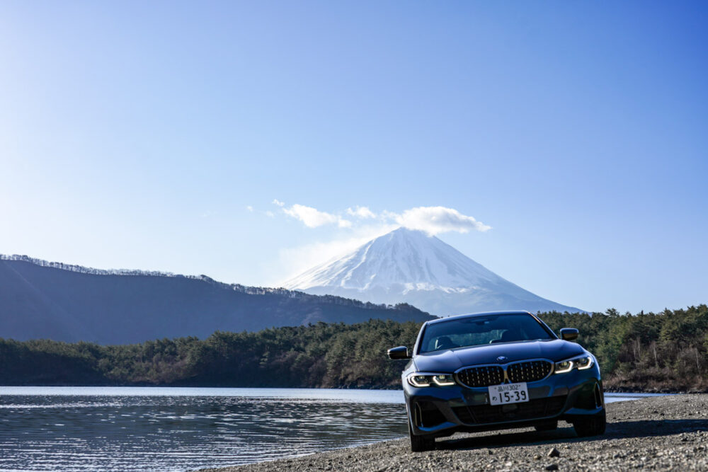 BMW M340i 湖のほとりで撮影