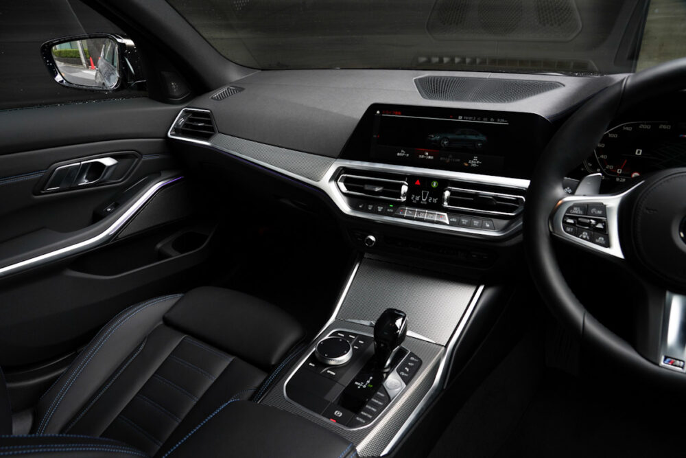 BMW M340iの助手席側内装