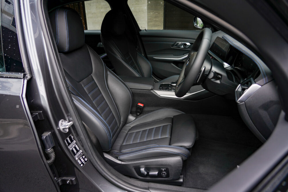 BMW M340i フロントシート