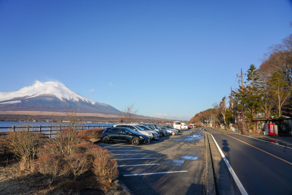 山中湖親水公園(長池親水公園)背景に富士山