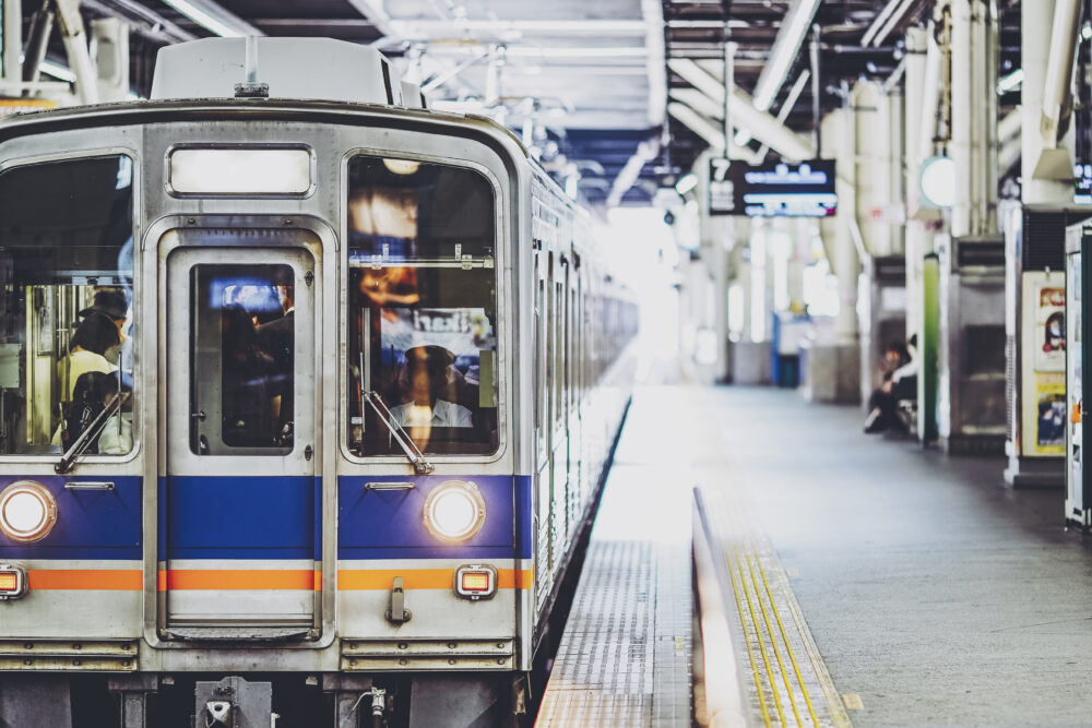 電車 プラットホーム