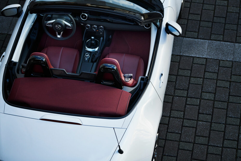 マツダ MX-5 100周年特別記念車 インテリア