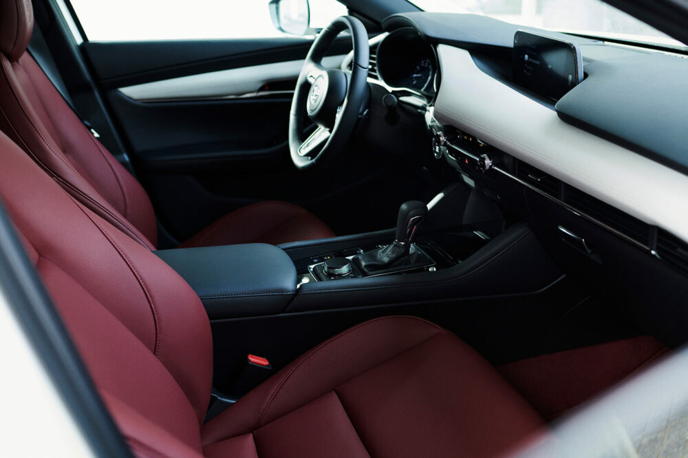 マツダ MAZDA3 100周年特別記念車 インテリア
