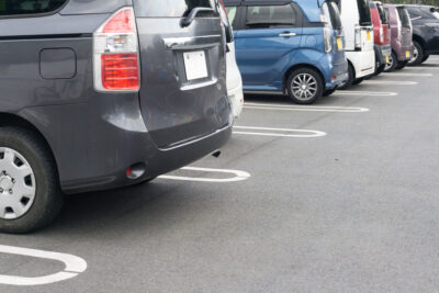 前向き駐車は時代の流れ?その理由とは