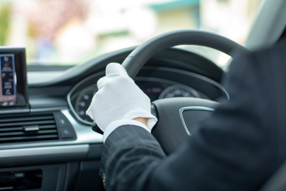 バスの運転手の手元