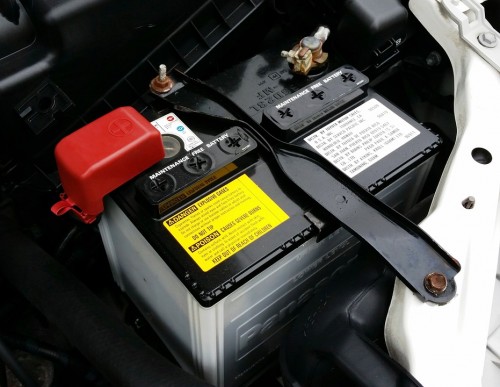 カーバッテリーの充電方法は 車用バッテリー充電器の使い方と注意点 Moby モビー