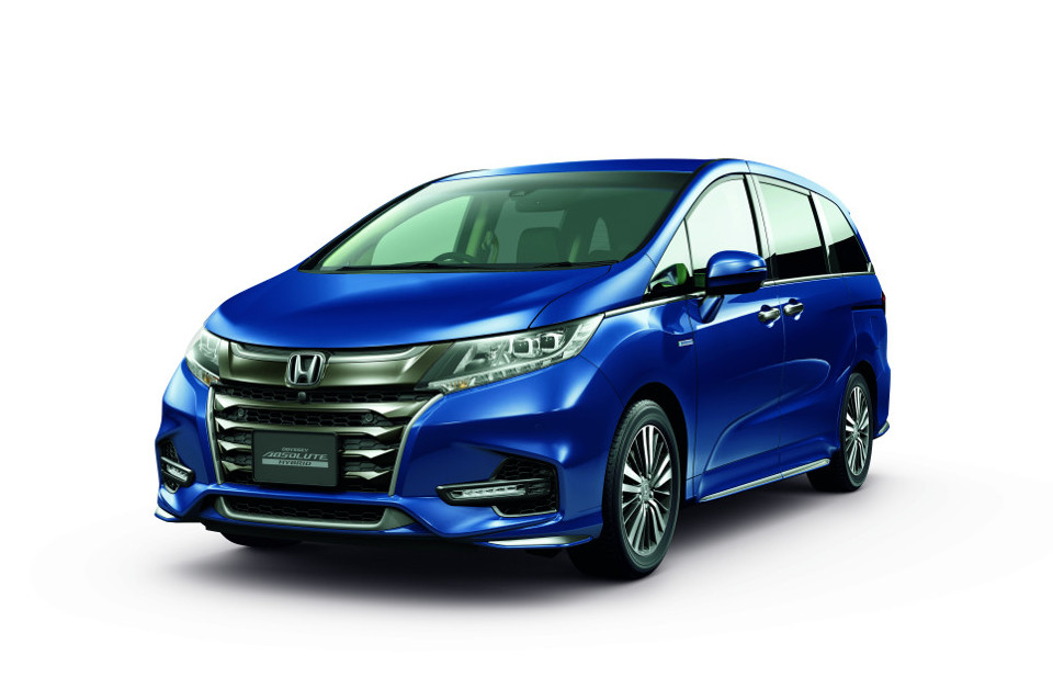 斜め前から見たホンダ オデッセイ