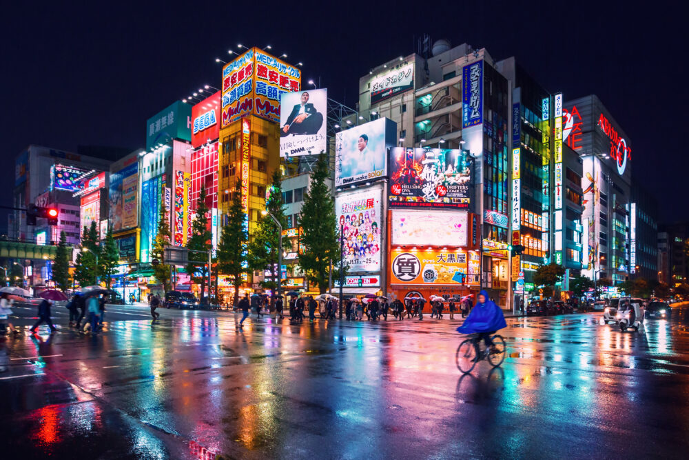 秋葉原 夜の街並み