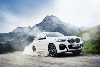 BMW初のPHEVを搭載した「X3 xDrive30e」を発売