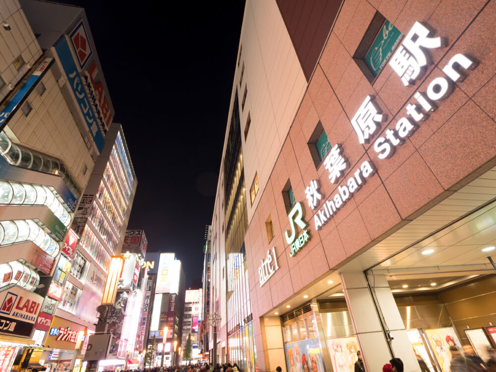 夕暮れの秋葉原駅