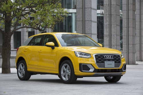 改良新型の前のアウディ Q2