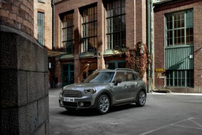 新型MINI ONEクロスオーバー10月5日発売開始!価格やボディサイズと燃費は?