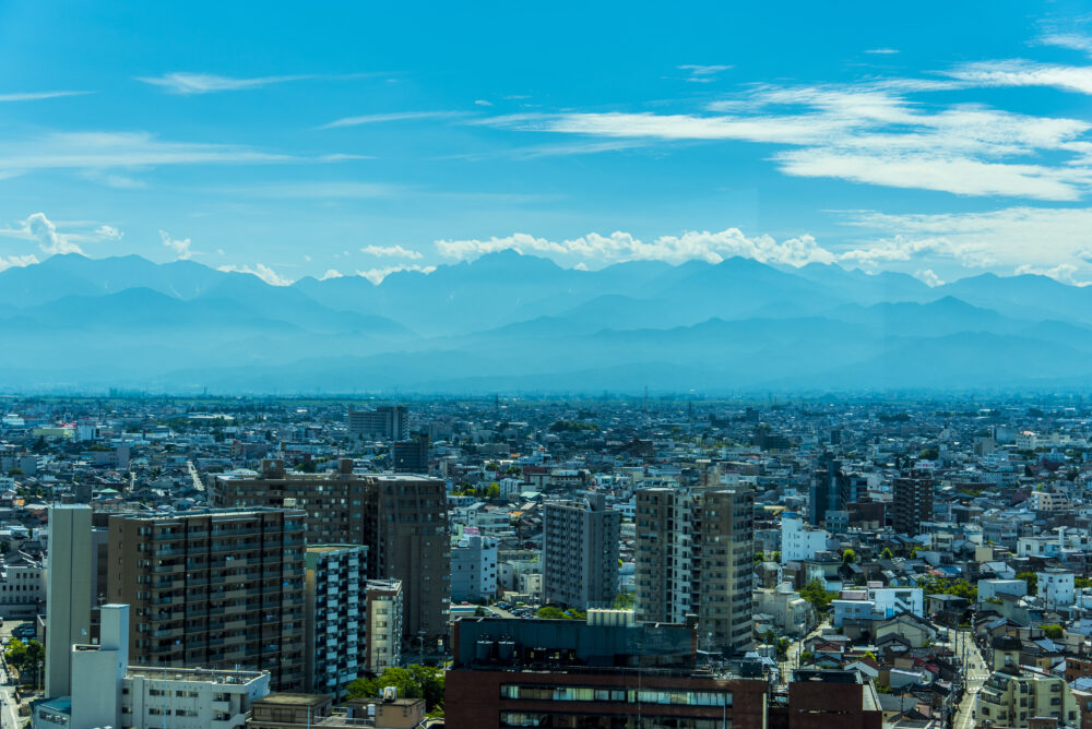 富山市街と立山連峰