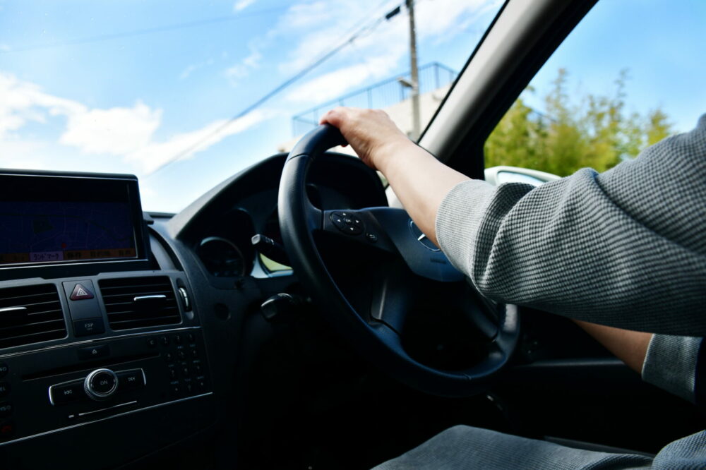 運転しているシーン