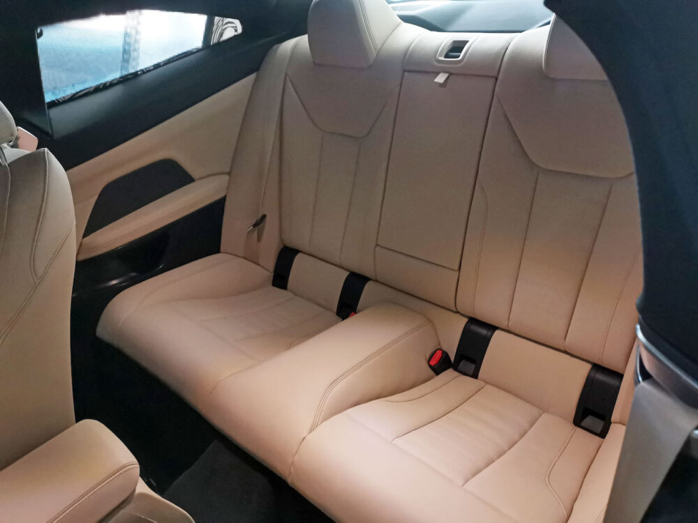 次期新型BMW 4シリーズ プロトタイプ リアシート
