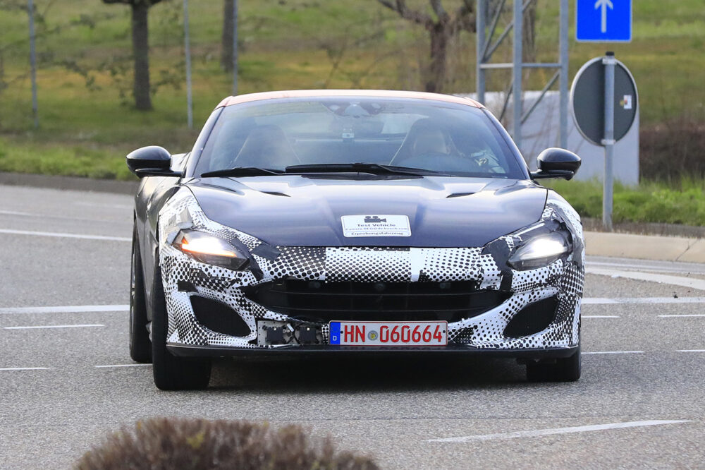 改良新型フェラーリ・ポルトフィーノ テスト車両
フロント