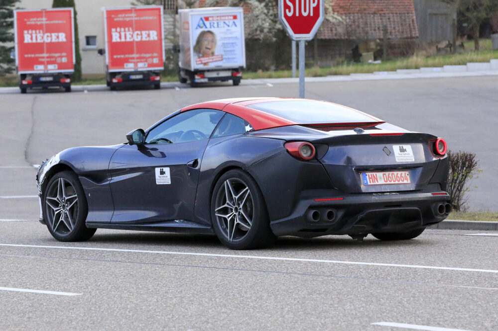 改良新型フェラーリ・ポルトフィーノ テスト車両
リア・サイド