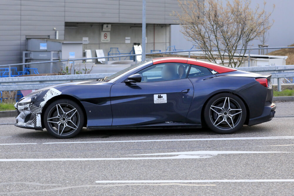 改良新型フェラーリ・ポルトフィーノ テスト車両
ボディサイド