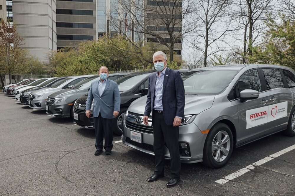 デトロイト市で納車の感染者搬送車両引き渡しの様子