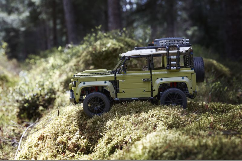 LEGO Technic Land Rover Defender