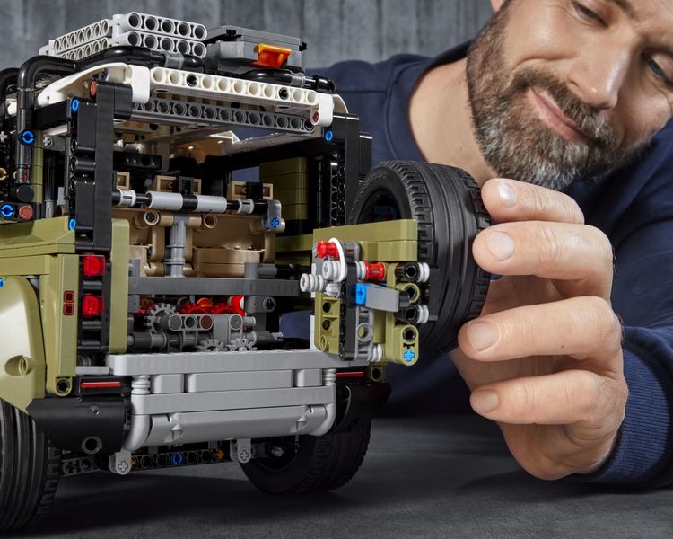 LEGO Technic Land Rover Defender