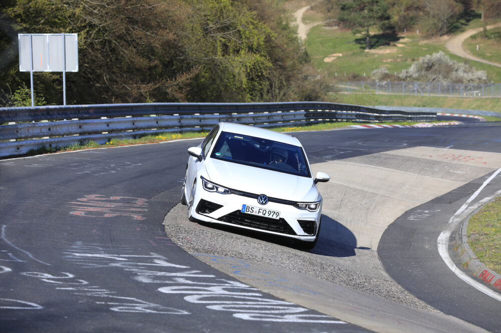 フォルクスワーゲン・ゴルフ R テスト車両 フロント