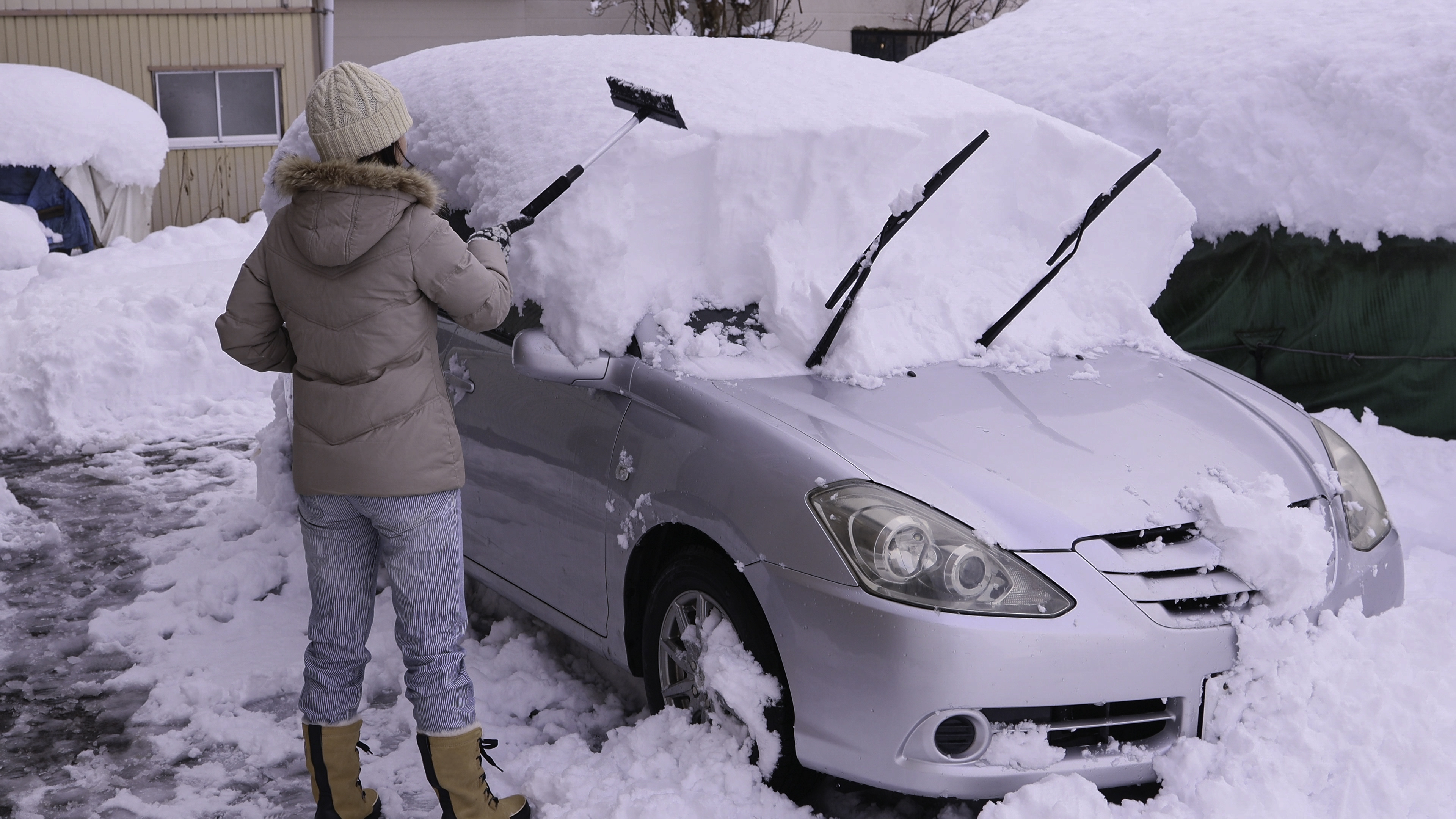 スノーブラシで車に傷を付けずに雪かきしよう おすすめ人気商品も Moby モビー