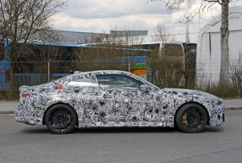 次期新型BMW M4クーペ スパイショット
ボディサイド
