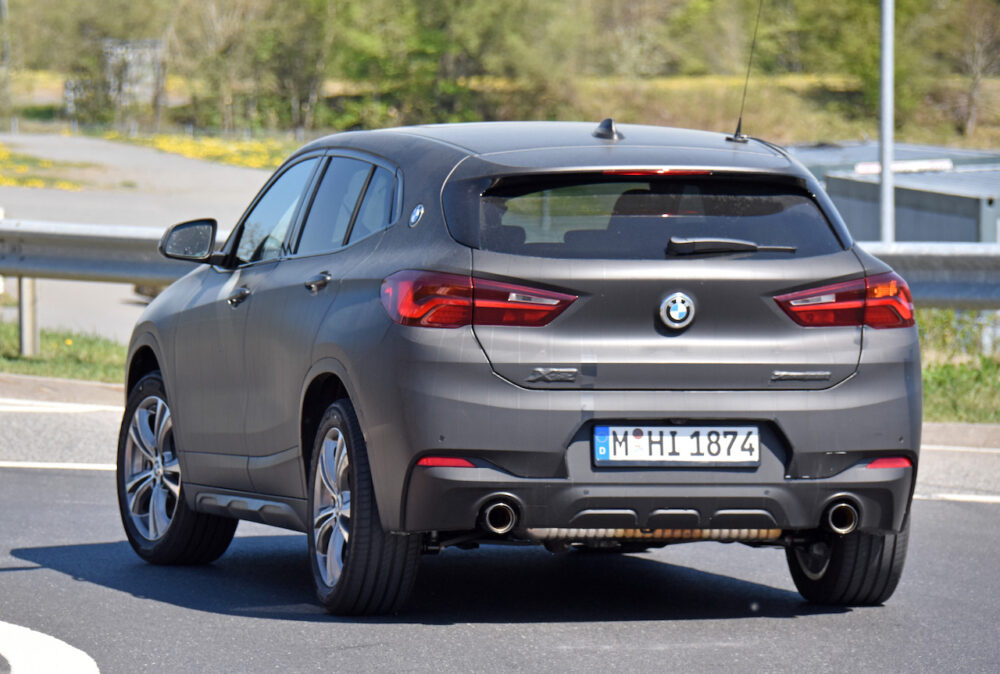 改良新型BMW X2 テスト車両 スパイショット
サイド・リア