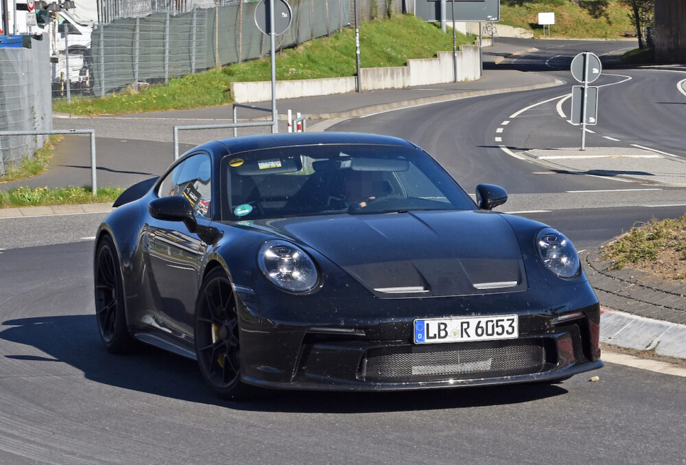 次期新型ポルシェ911GT3ツーリング プロトタイプのスパイショット
フロントとボディサイド