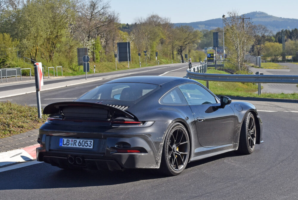次期新型ポルシェ911GT3ツーリング プロトタイプのスパイショット
リアとボディサイド