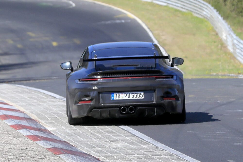 次期新型ポルシェ 911 GT3 プロトタイプ スパイショット
リア