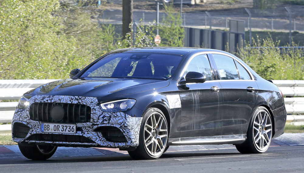 次期新型メルセデスAMG E63 セダン テスト車両 スパイショット
フロントとボディサイド