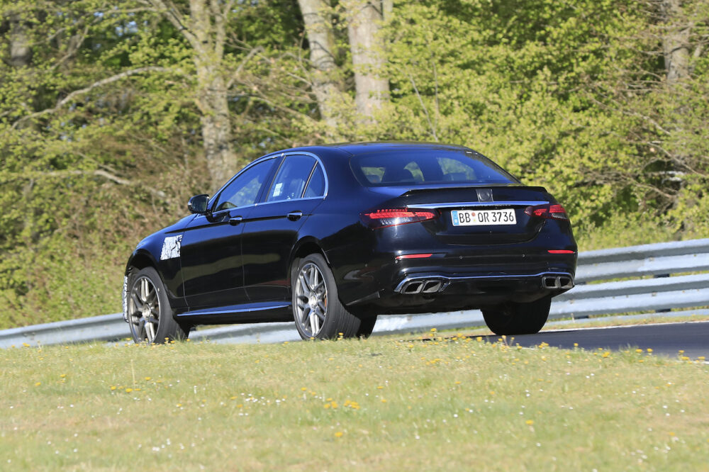 次期新型メルセデスAMG E63 セダン テスト車両 スパイショット
リア・ボディサイド
