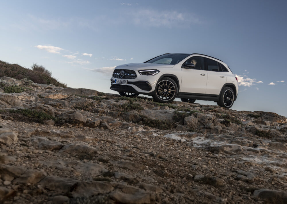新型2代目メルセデス・ベンツ GLA(欧州仕様)のボディサイド