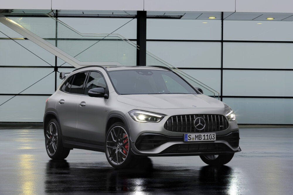 メルセデスAMG GLA45 S 4MATIC
フロントとボディサイド