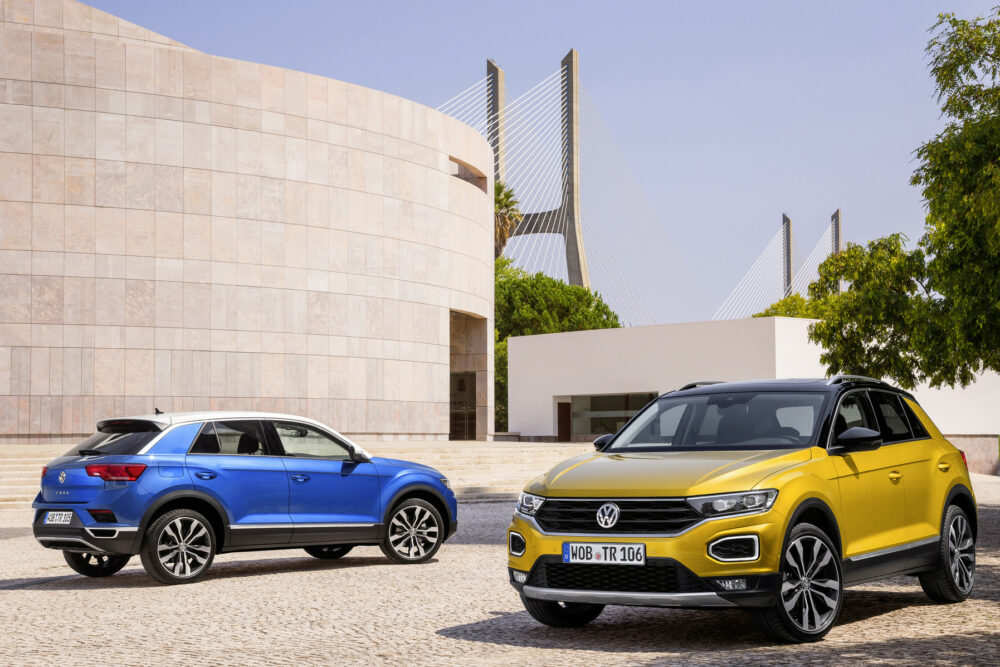 新型フォルクスワーゲン T-Roc
青とオレンジ色の2台