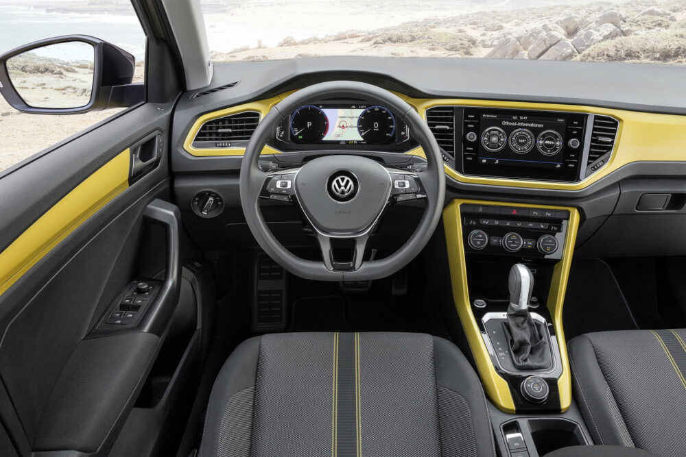 新型フォルクスワーゲン T-Roc
イエローのカラートリムのインテリア