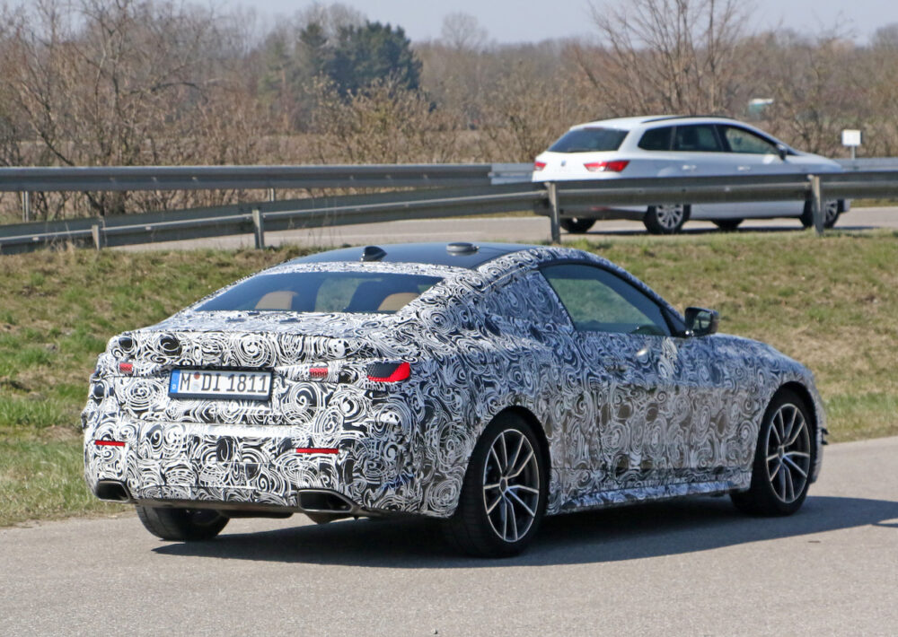 次期新型BMW 4シリーズ Mパフォーマンス スパイショット
リアとボディサイド